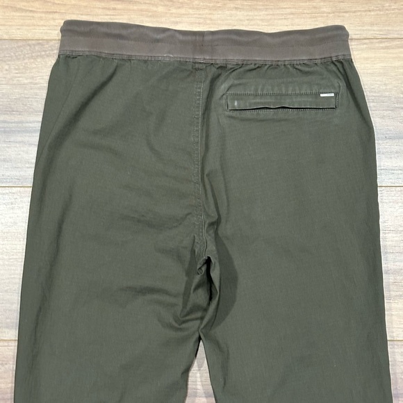 Vuori Ripstop Traveler Jogger Pants in Dark Oregano Green Size Mens Medium - Picture 8 of 13
